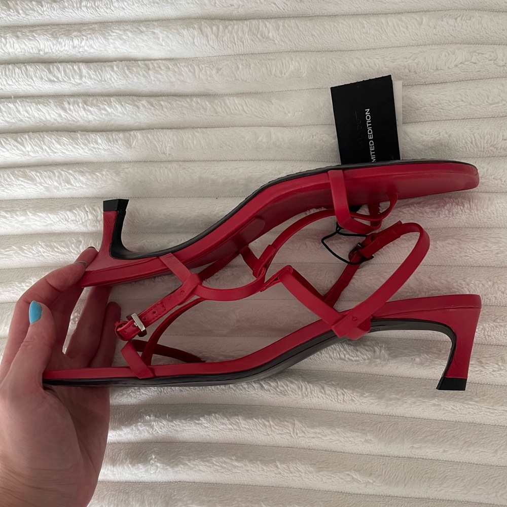 Massimo Dutti Limited Edition Red Leather Sandal - Picture 7 of 8